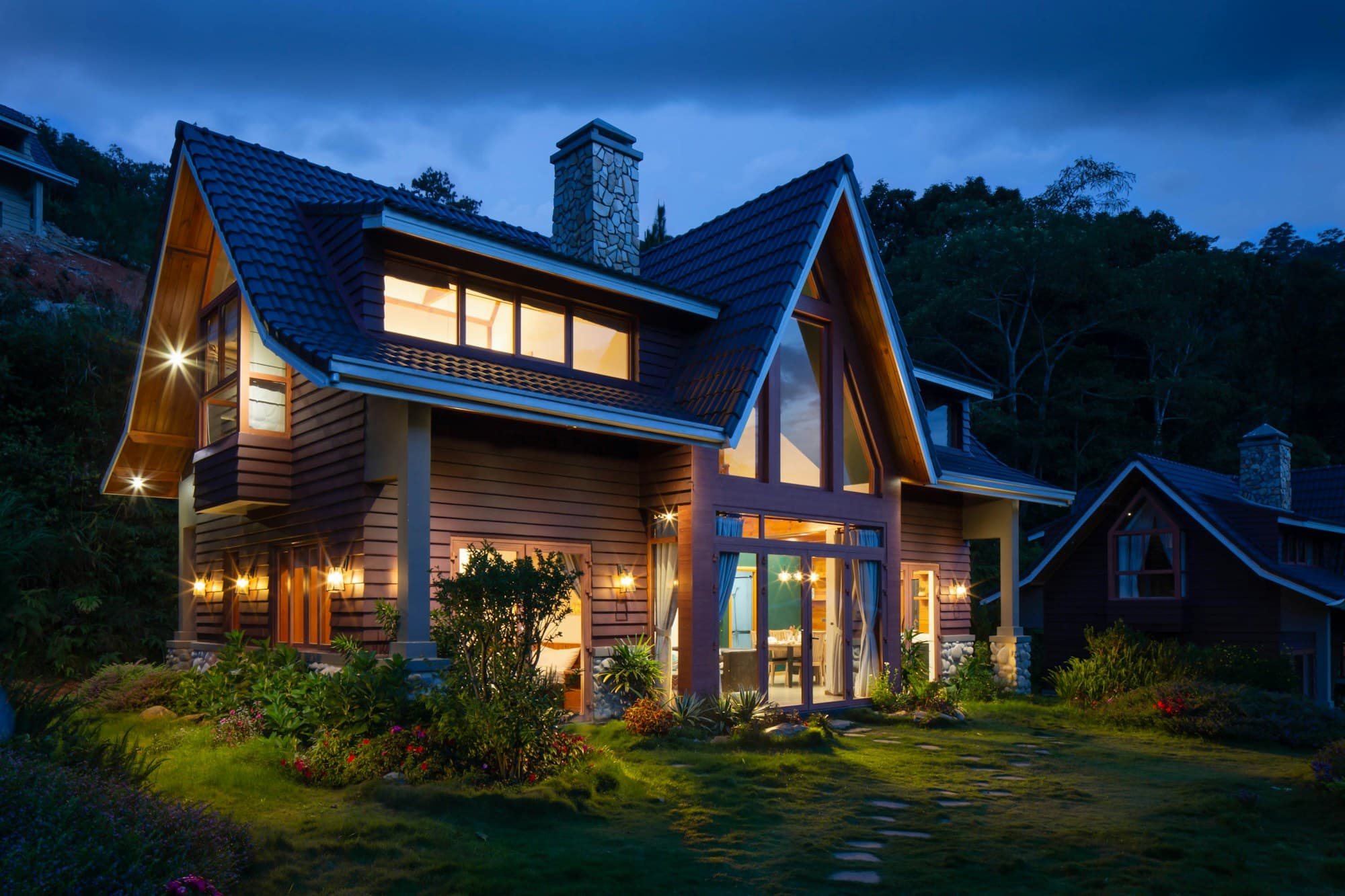 A North Texas home at golden hour, the kind of place we write coverage for every day.